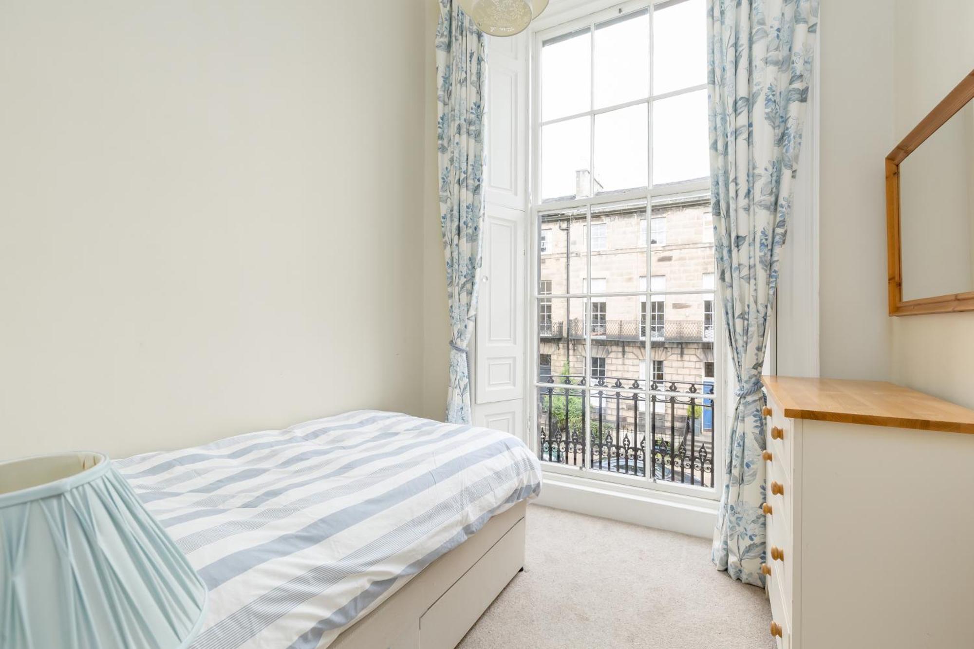 Light And Spacious 2 Bedroom Flat In Heart Of EDI Exterior foto
