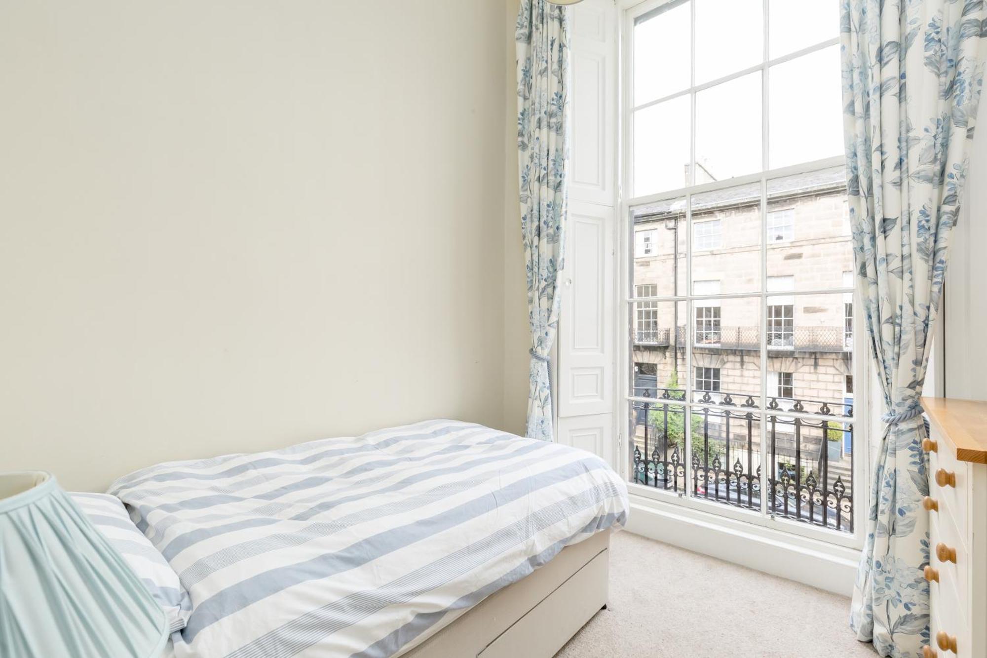 Light And Spacious 2 Bedroom Flat In Heart Of EDI Exterior foto