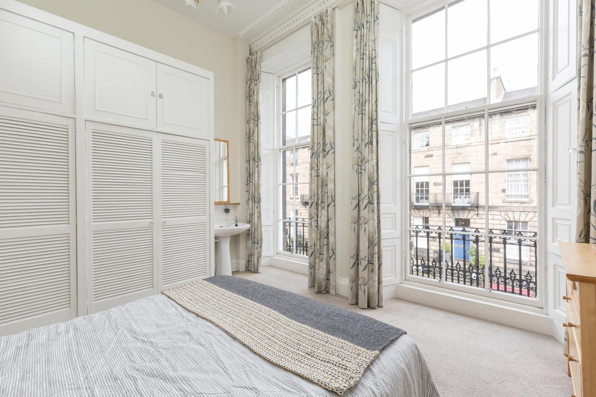 Light And Spacious 2 Bedroom Flat In Heart Of EDI Exterior foto